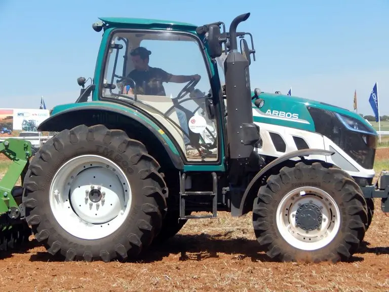 tractor verde itv