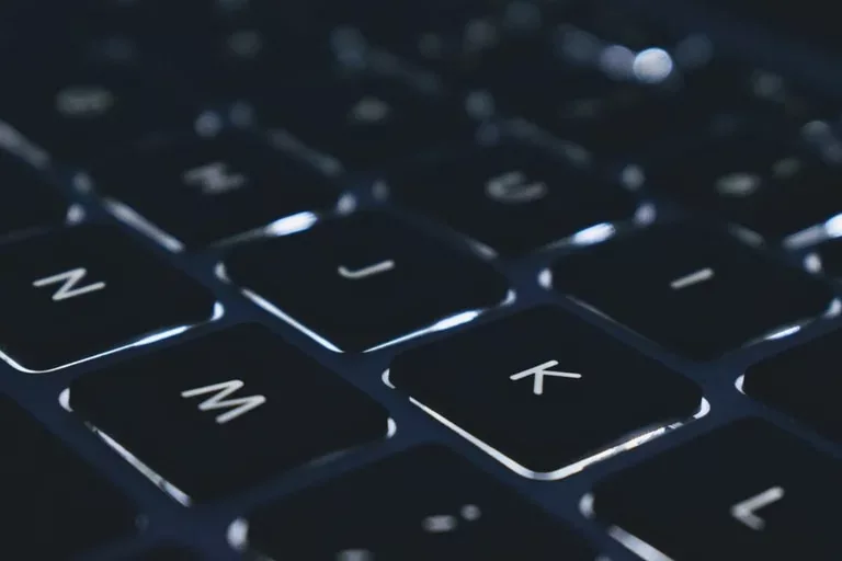 desbloquear el teclado de una laptop 1